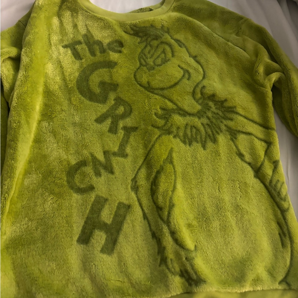 Kids Grinch sweatshirt 
Size 7/8 
Smokefree